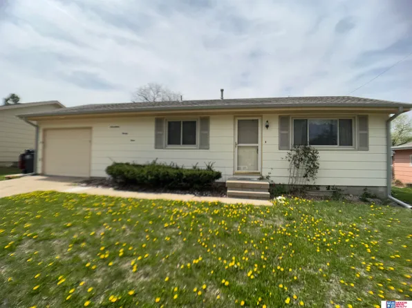 1723 N 13th St, Beatrice, NE 68310