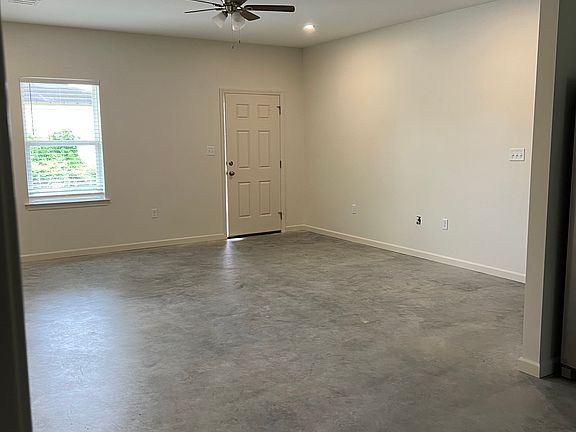 3rd image of 299 Sara St Building B