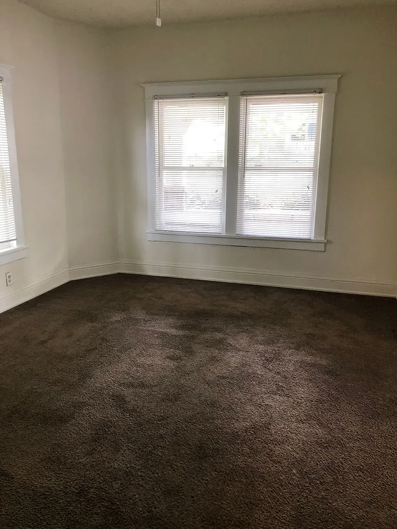 1213 N Washington — Photo 3