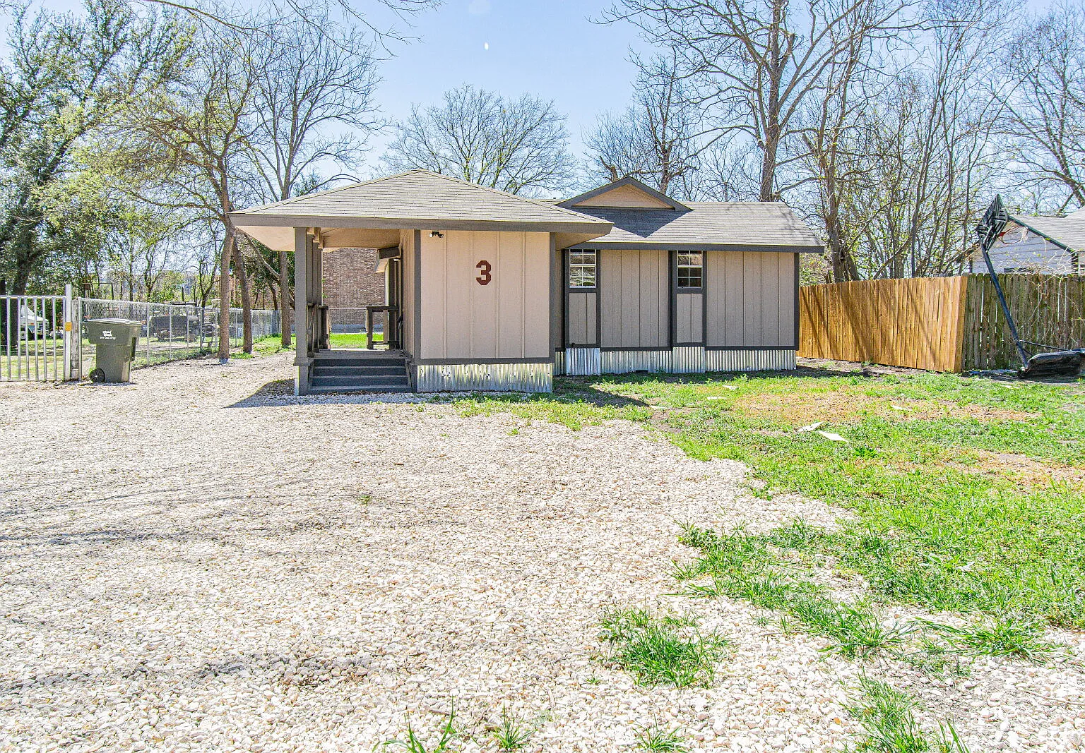 1 bed, 1.0 bath, 1200 sqft, $1,195 — Photo 1