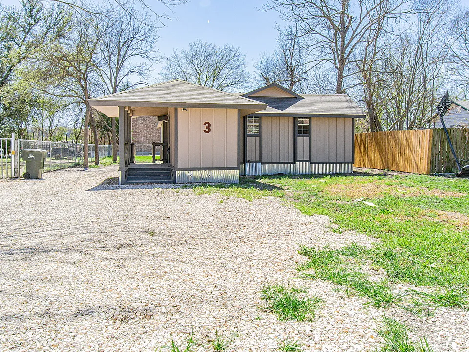 3 Eastland Dr