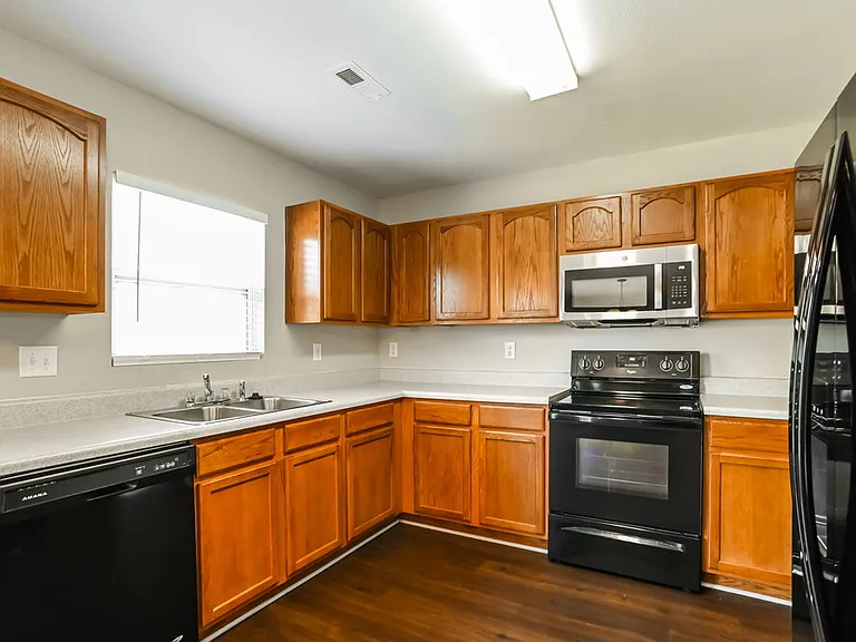 12034 Red Leaf Dr — Photo 8