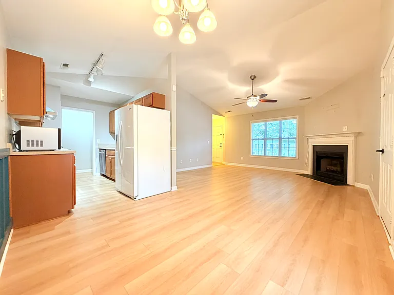 3876 Eagleston Ct — Photo 5