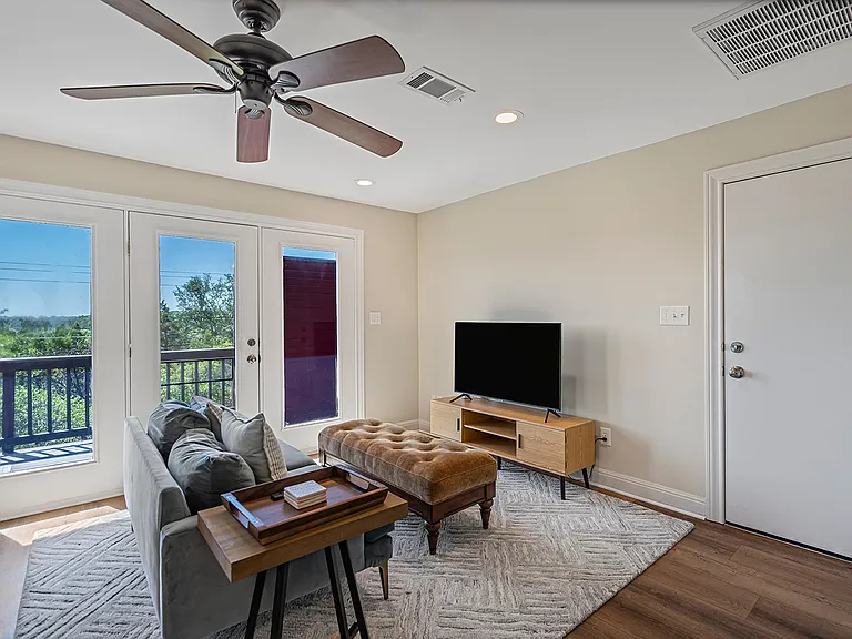 6910 Chinook Dr — Photo 3