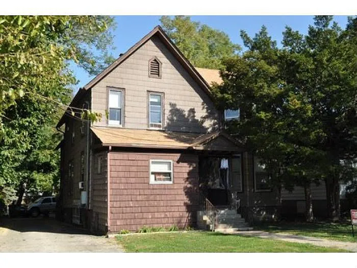 376 E Chicago St photo 1