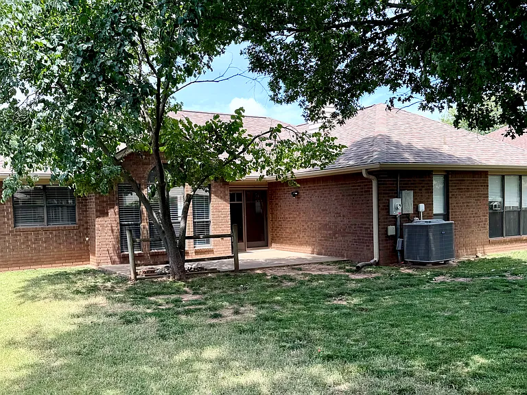 221 S Abbey Ln — Photo 13