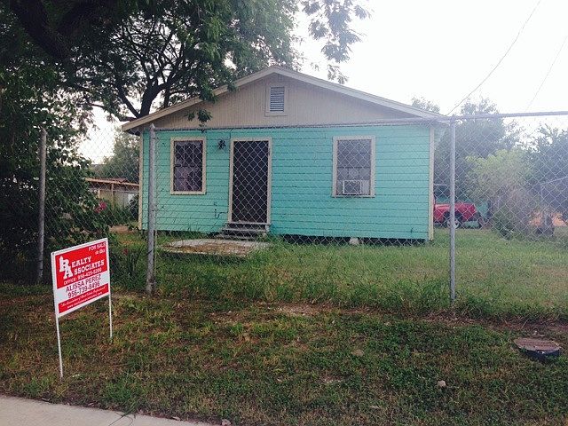 1st image of 2410 Eduardo Ave