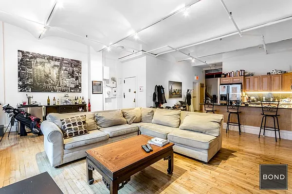 Rented by Bond New York | media 29