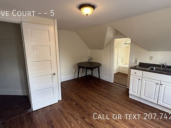 2nd image of 10 Cove Ct APT 5