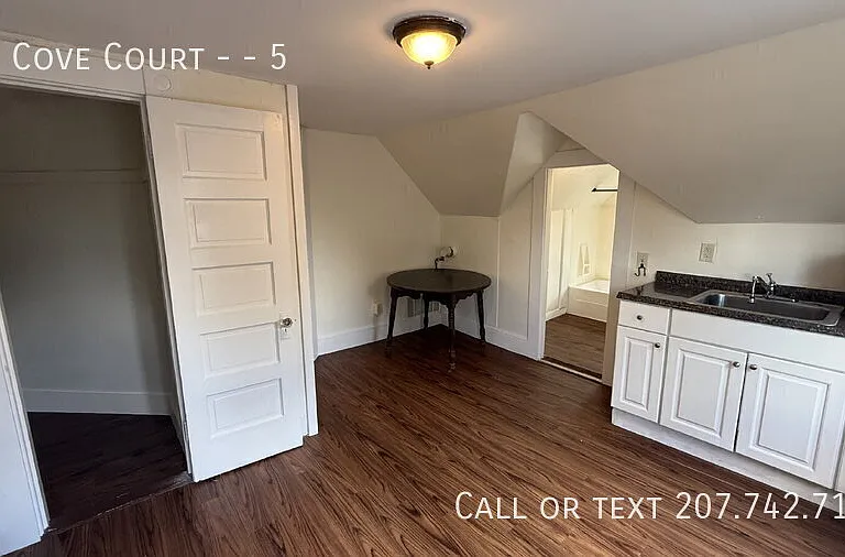10 Cove Ct #5 — Photo 2