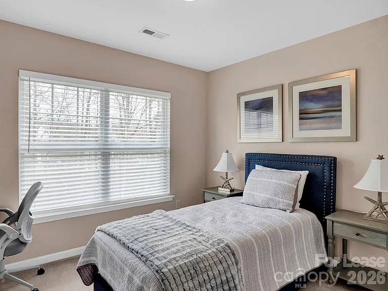 1401 Hammond Dr — Photo 32
