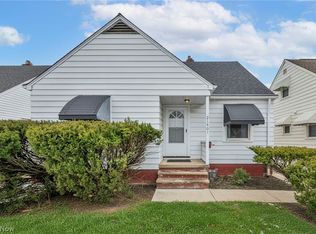 21601 Gardenview Dr, Maple Heights, OH 44137