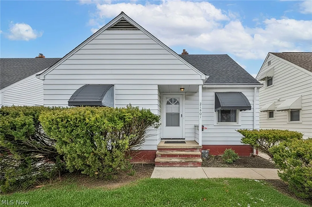 21601 Gardenview Dr photo 1