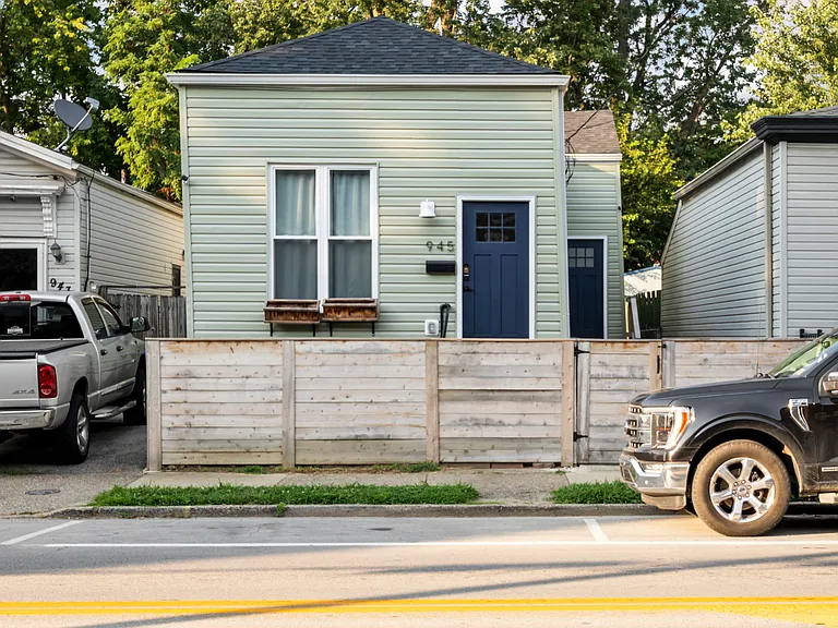945 Goss Ave — Photo 3