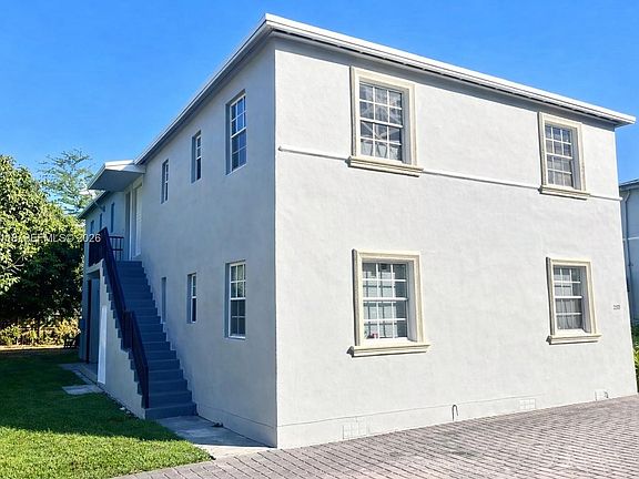 3rd image of 2371 SW 27th St