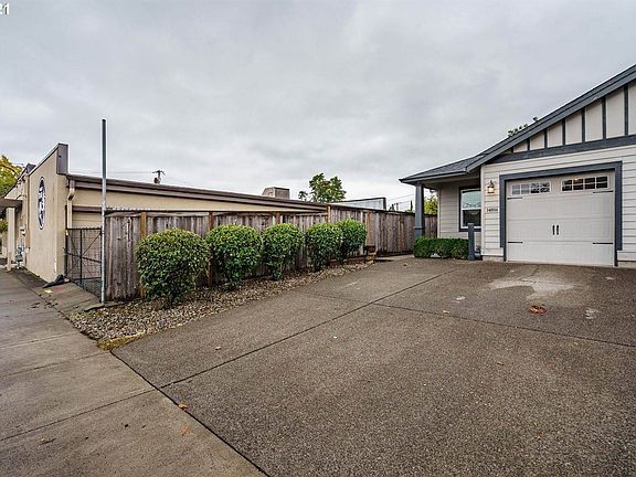 3rd image of 14816 SE Arista Dr