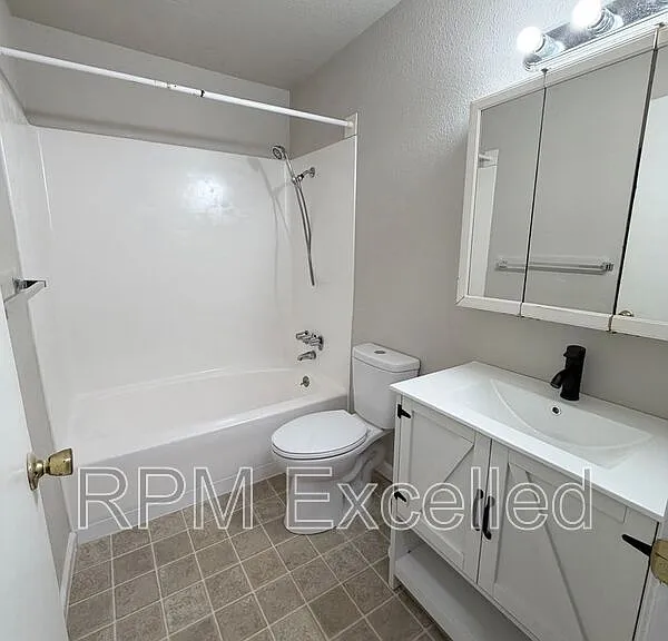 630 M St NE — Photo 12