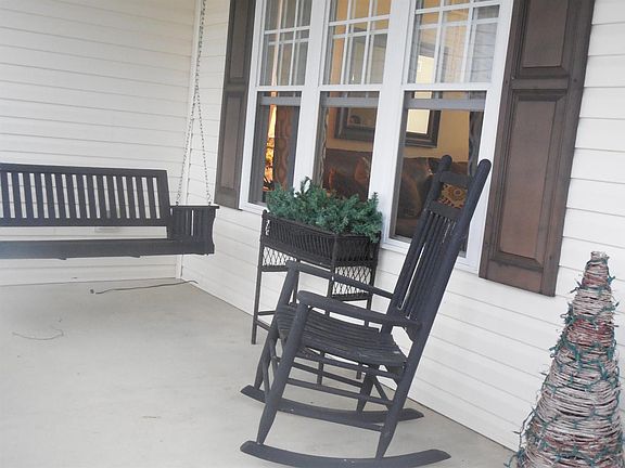 4th image of 105 Oak View Dr