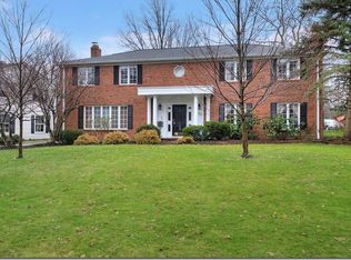 2669 Cranlyn Rd, Beachwood, OH 44122