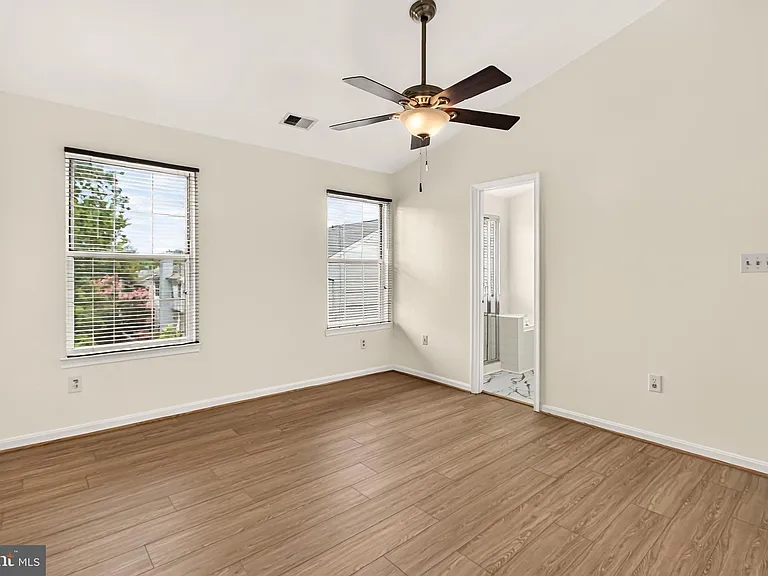 14637 Stream Pond Dr — Photo 26