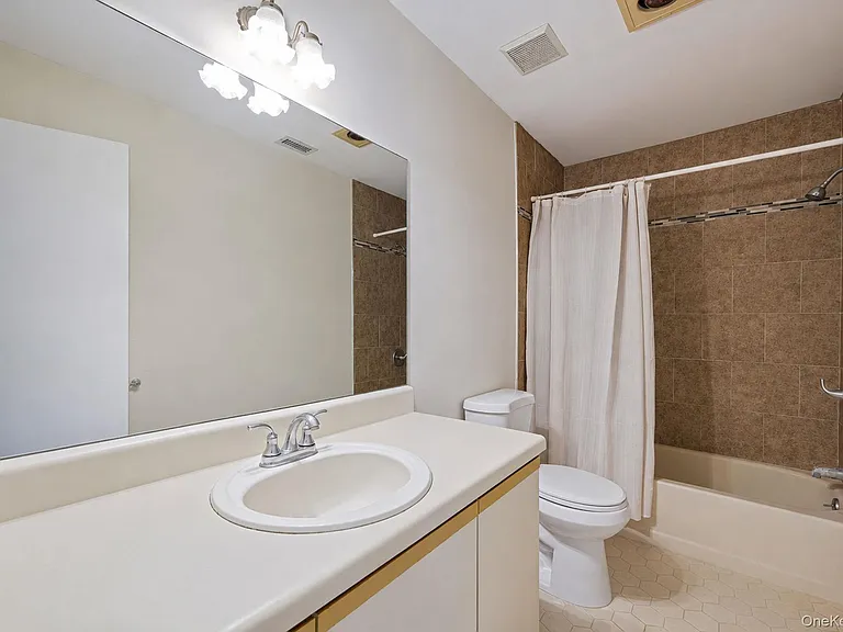 908 Sara Cir — Photo 10