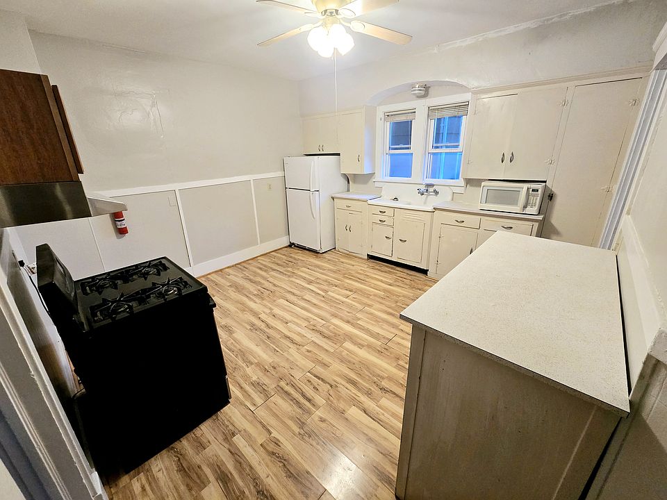 1st image of 209 W 26th St #1/2