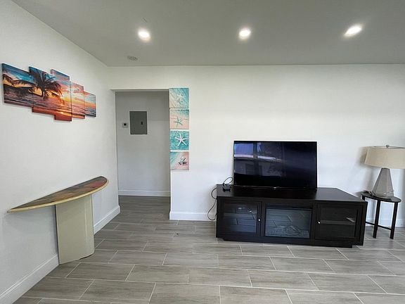 5th image of 2631 Lincoln St #B