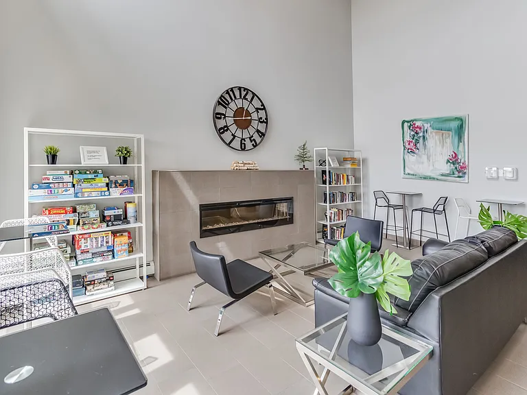 241 Willis Cres — Photo 12