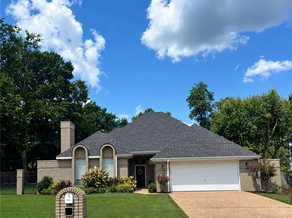2428 E Camelot Pl, Fayetteville, AR 72701