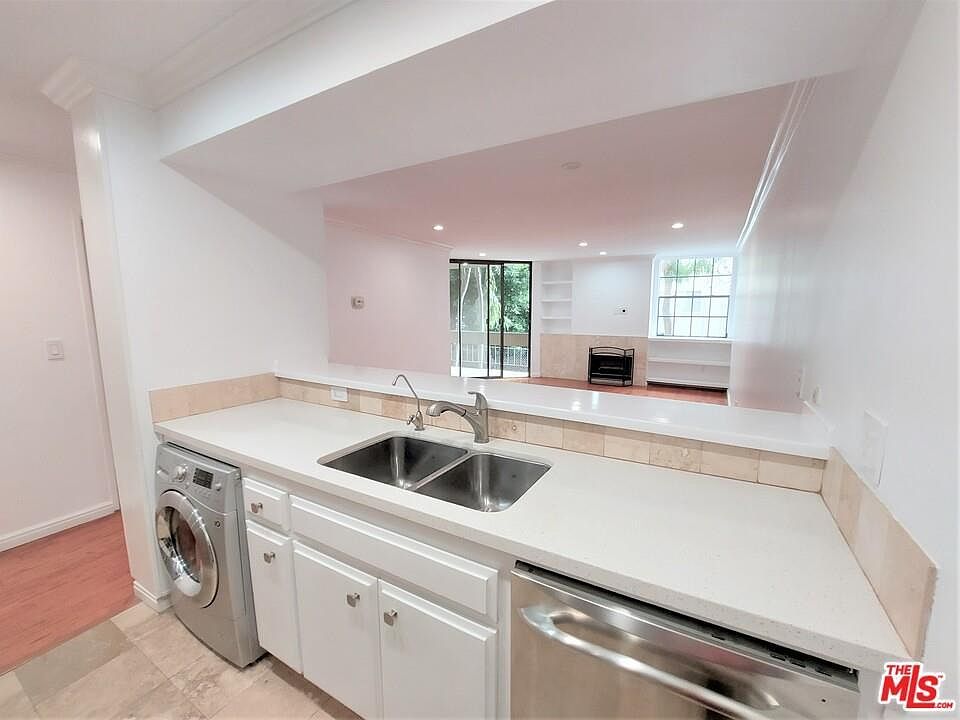 1st image of 2533 Antonio Dr