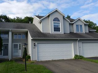 1048 Sterling Ridge Dr, Rensselaer, NY 12144