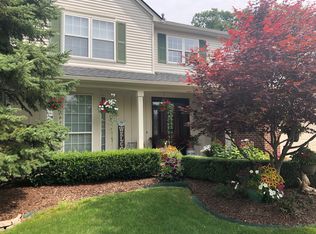 1102 Equestrian Dr, South Lyon, MI
