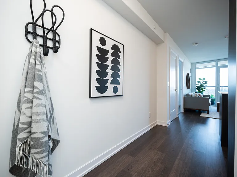 19 Erskine Ave #702 — Photo 11