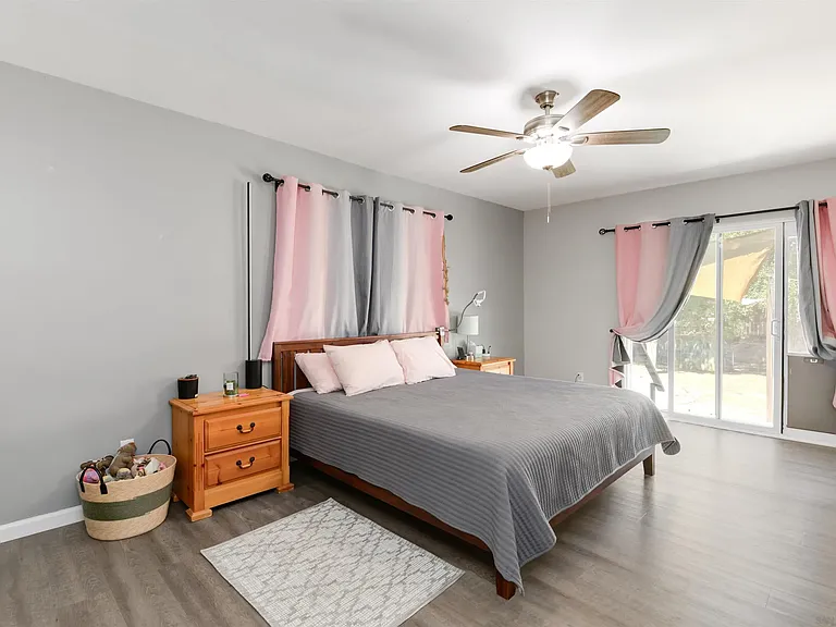 12738 Lakeshore Dr — Photo 5