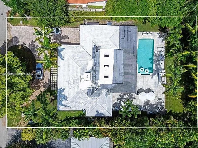 3 bed, 2.5 bath, $11,500 — Photo 2