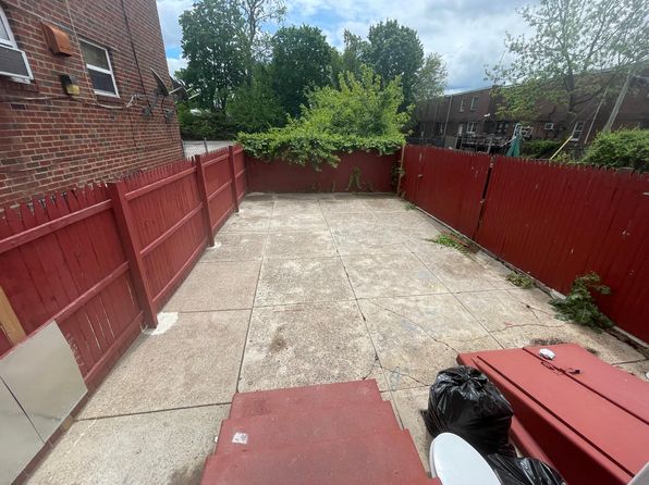 5709 Erdrick St FLOOR 1