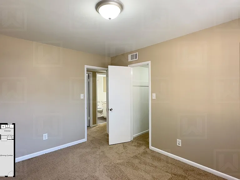 ROEBUCK VILLA APARTMENTS — Photo 23