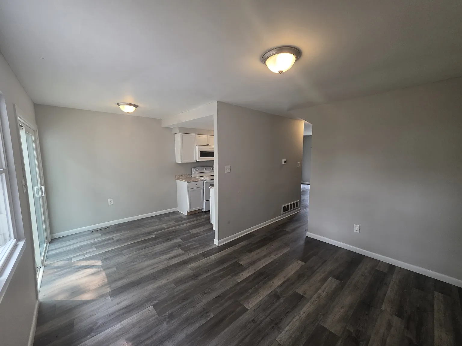 3 bed, 1200 sqft, $2,000 — Photo 3