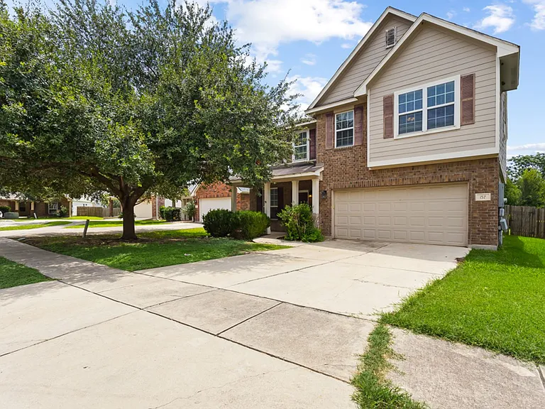 157 Carmel Dr — Photo 2