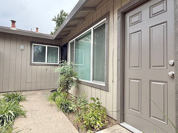 2nd image of 803 Wimbledon Dr