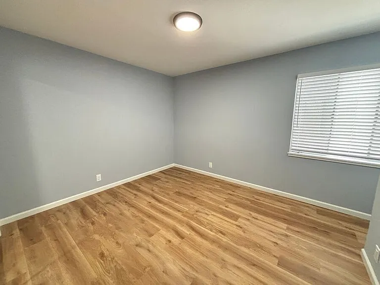 210 Athol Ave #10 — Photo 10