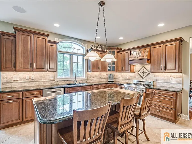 5 Erin Ct S — Photo 8