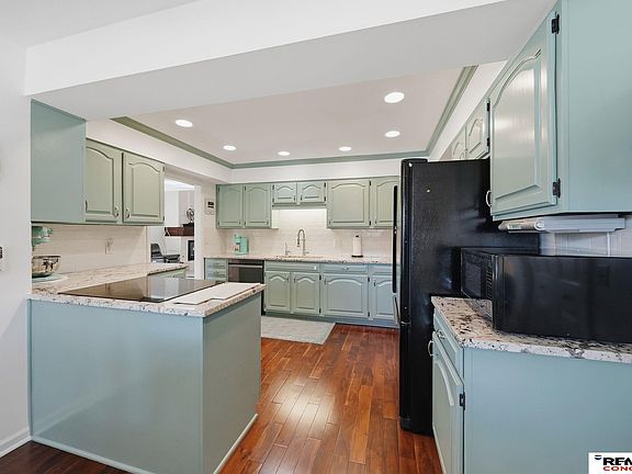 2nd image of 1901 Greenbriar Ln