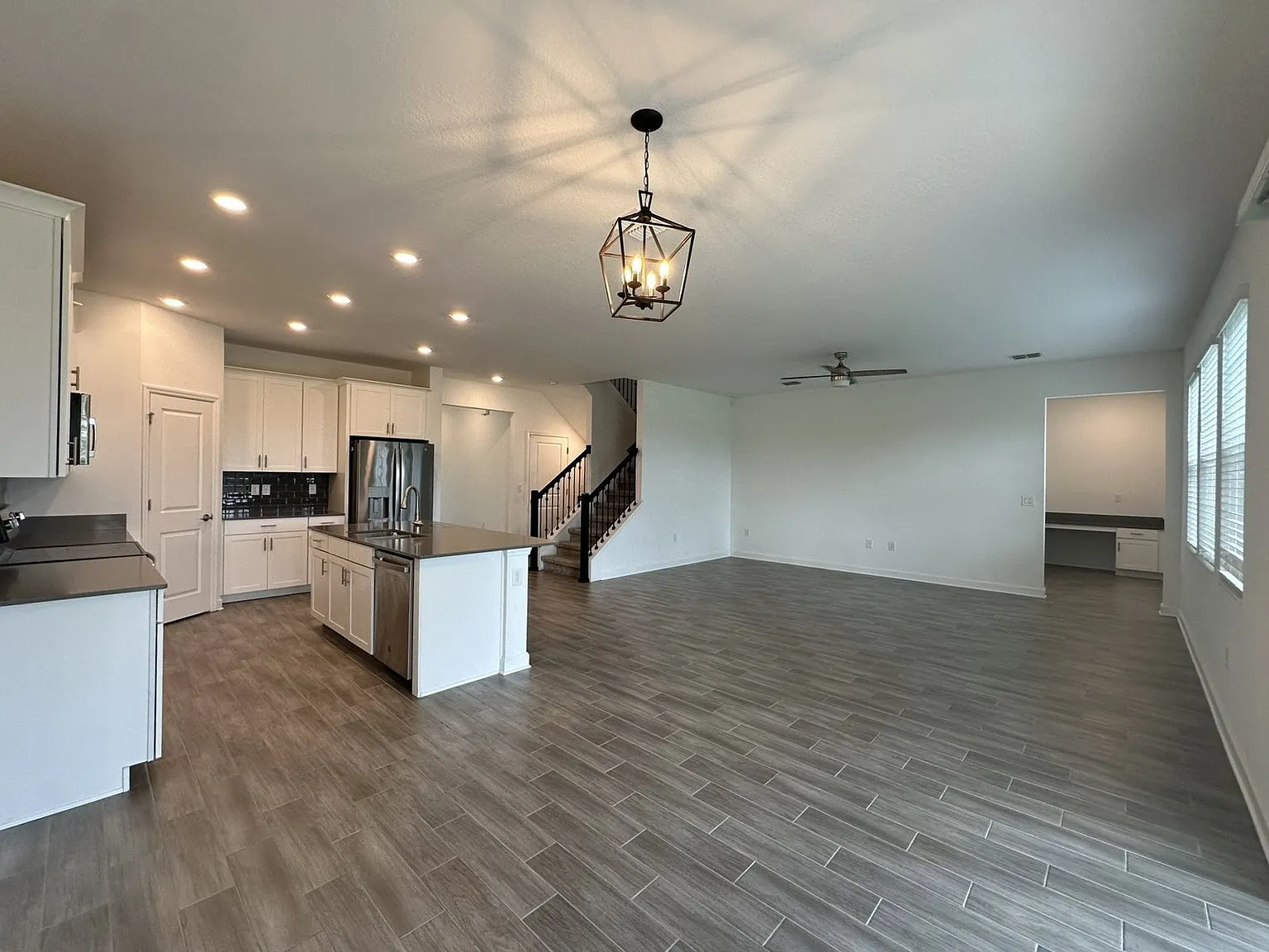 5 bed, 3.0 bath, 3290 sqft, $3,299 — Photo 3