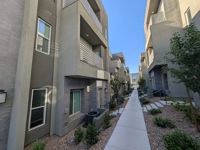 1151 Blossom Point St — Photo 2