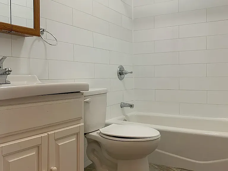 53 Graham Ave #3C — Photo 4