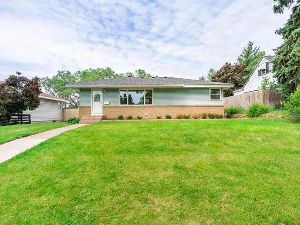 5206 7th St NE, Columbia Heights, MN 55421