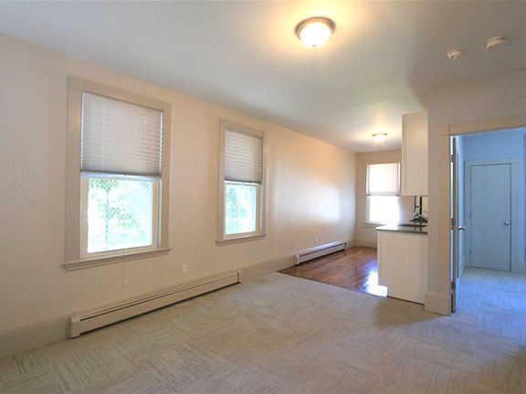 4th image of 107 Winter St