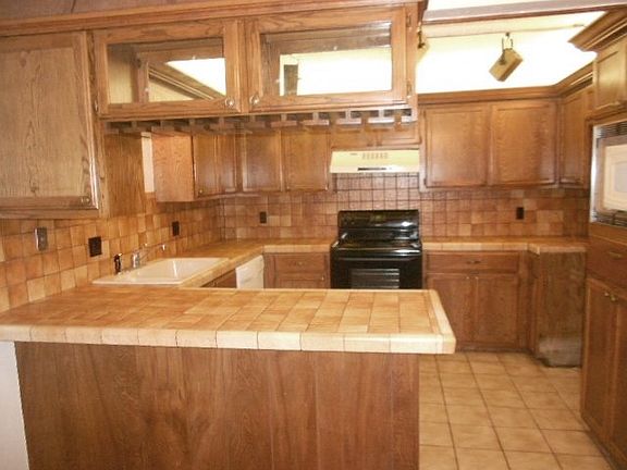 Kitchen, Breakfast bar, Elect Stove, Range hood