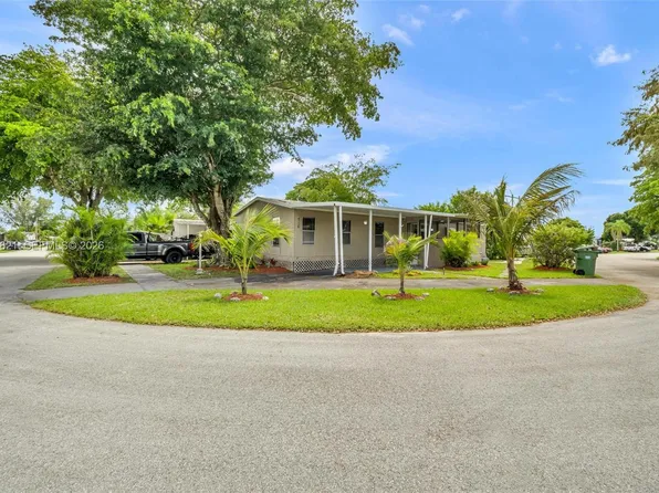 710 NW 217th Way, Pembroke Pines, FL 33029